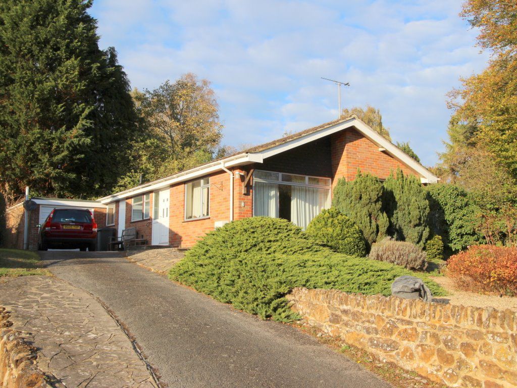 2 bed bungalow to rent in Adams Bottom, Leighton Buzzard LU7, £1,650