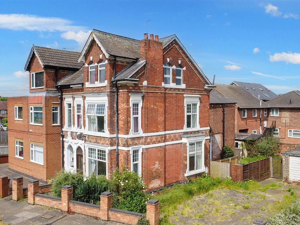 5 bed semidetached house for sale in Meadow Road, Beeston, Nottingham