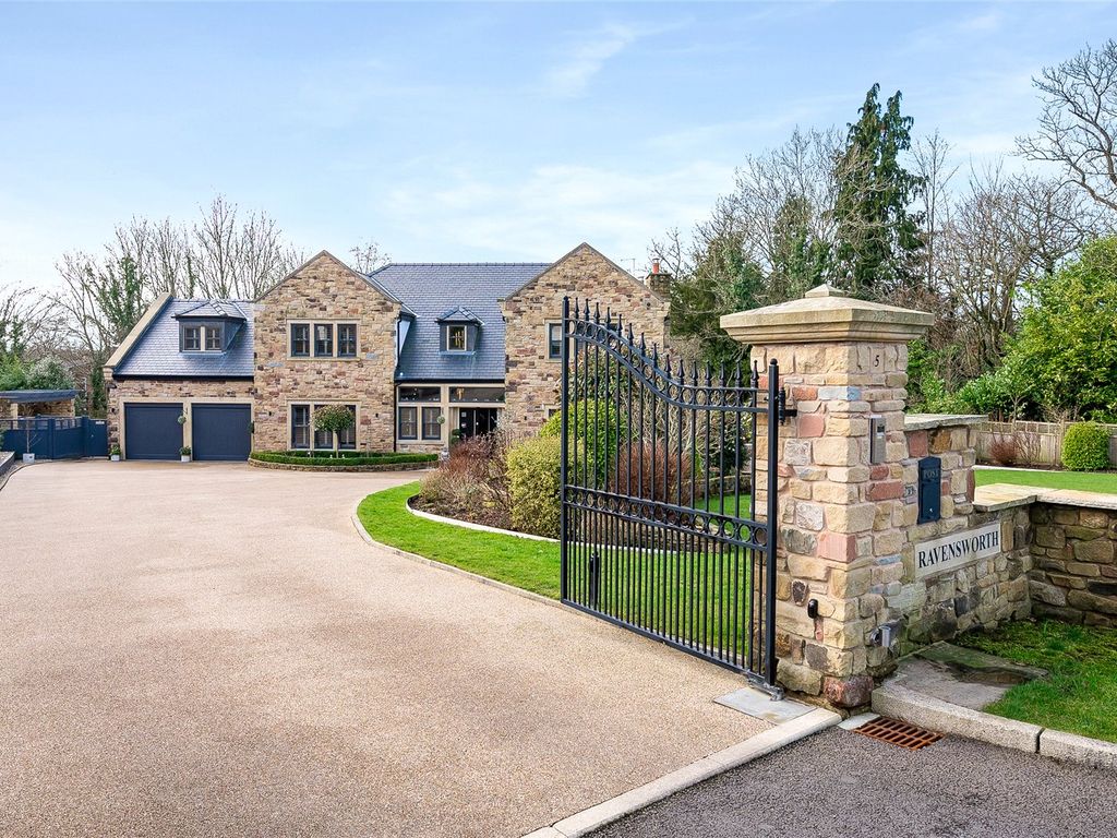 New home, 5 bed detached house for sale in Close, Whalley