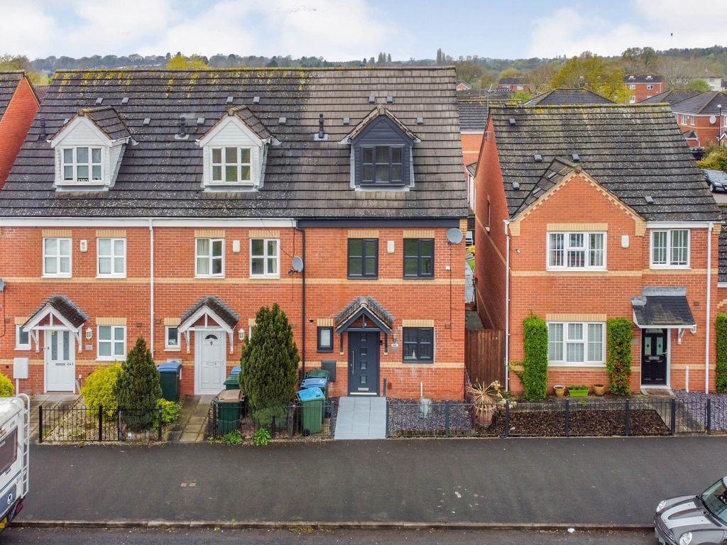 3 bed end terrace house for sale in Stretton Avenue, Willenhall