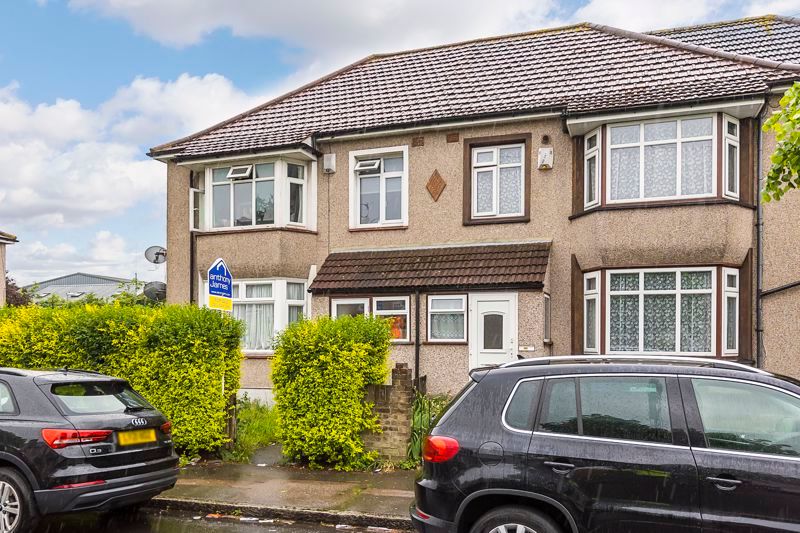 3 bed semidetached house for sale in Avenue Road, Erith DA8 Zoopla