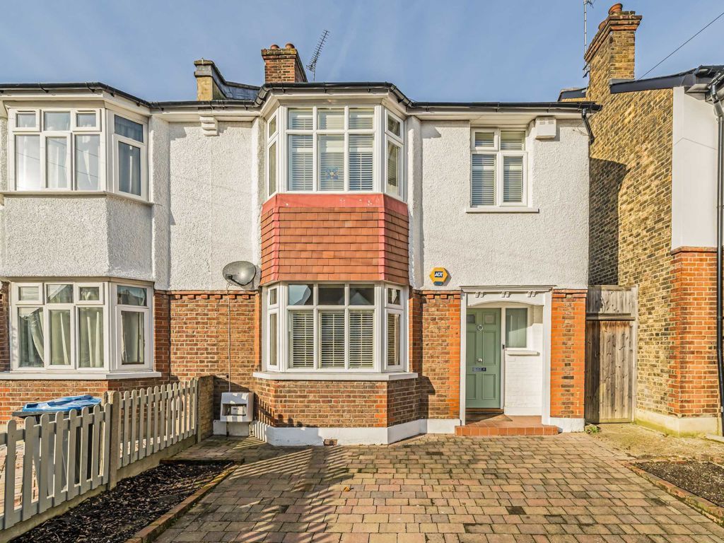 4 bed semidetached house for sale in Gloucester Road, Norbiton
