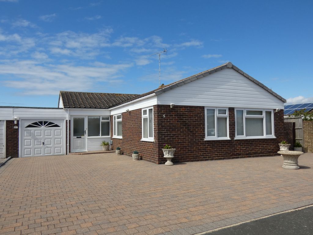 3 bed detached bungalow for sale in The Winter Knoll, Littlehampton