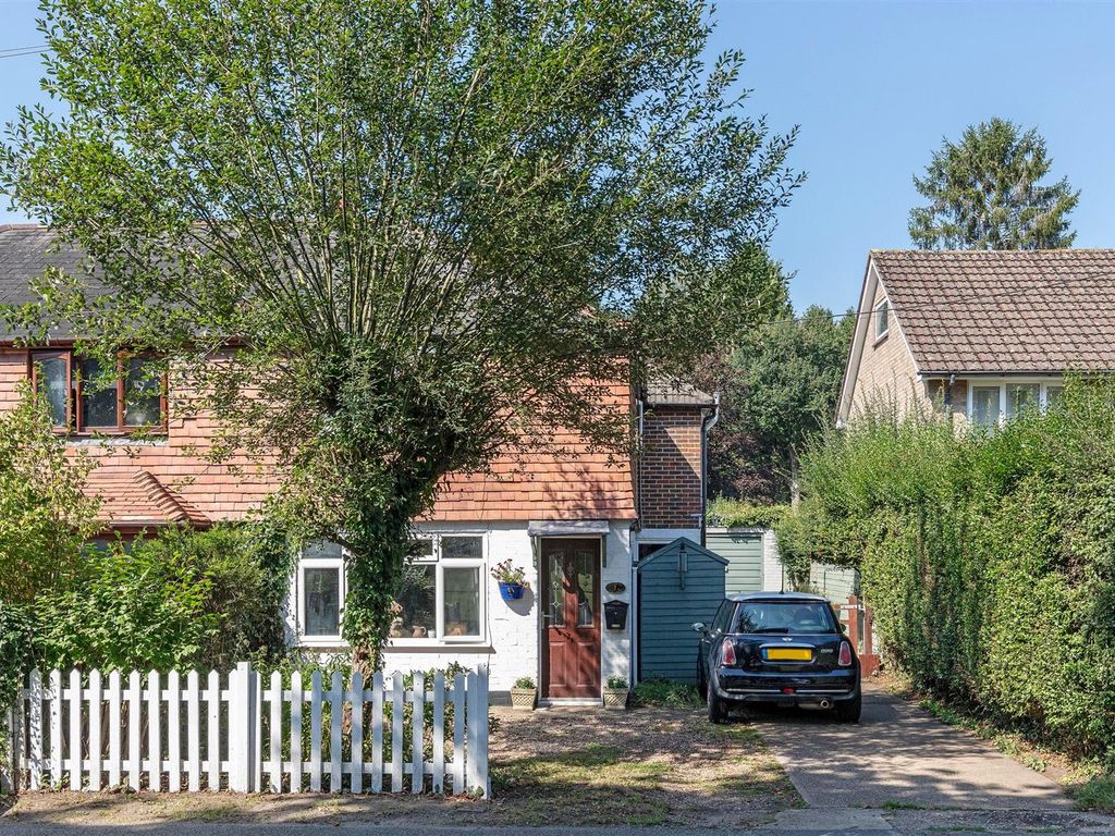 3 bed property for sale in Thursley Road, Elstead, Godalming GU8, £