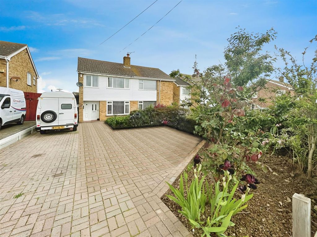 3 bed semidetached house for sale in Highgate Road, South Tankerton