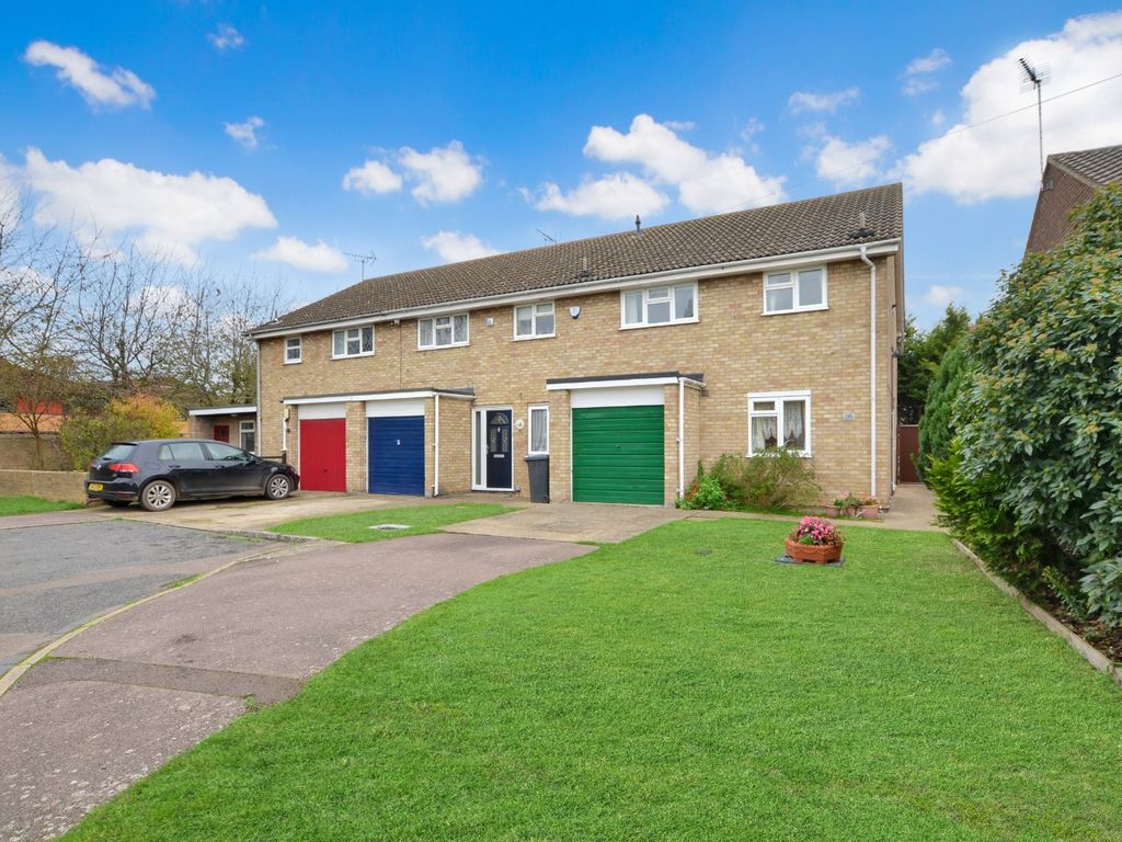 3 bed semidetached house for sale in Sherbourne Close, Cambridge CB4