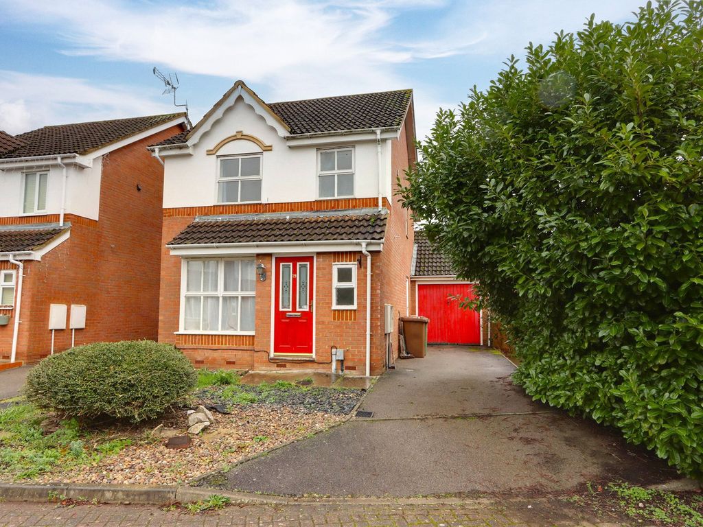 3 bed detached house for sale in Comet Close, Ash Vale, Aldershot, Surrey GU12, £425,000 Zoopla