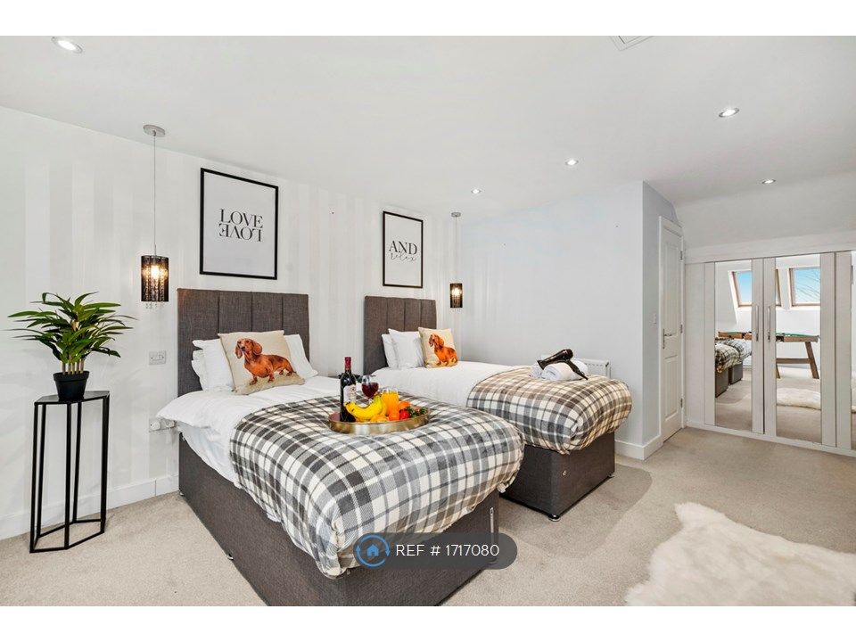 4 bed detached house to rent in Butter Row, Wolverton, Milton Keynes