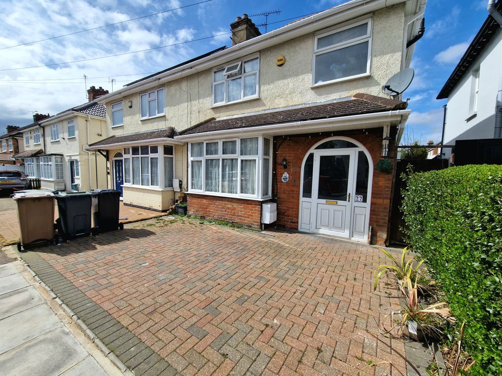 4 bed property to rent in Richmond Hill, Luton LU2 Zoopla