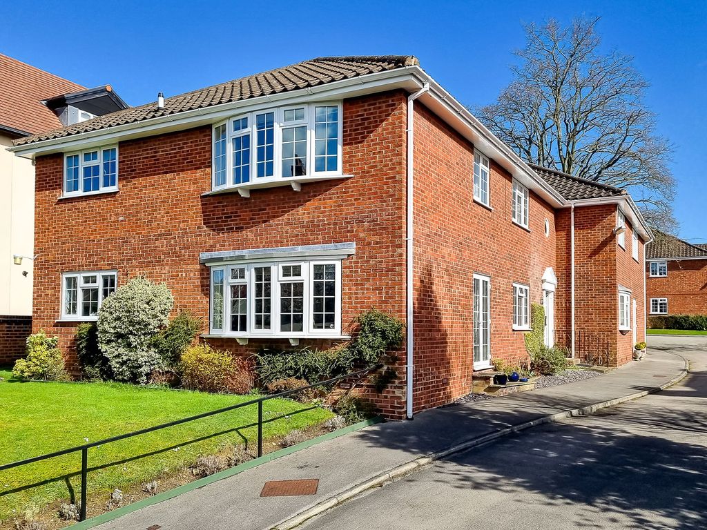 2 bed flat for sale in Cavendish Avenue, Harrogate HG2, £249,000 Zoopla