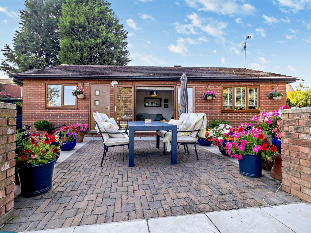 3 bed detached bungalow for sale in New Street, South Hiendley