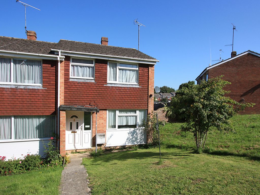 3 bed end terrace house for sale in Windrush, Highworth SN6, £250,000