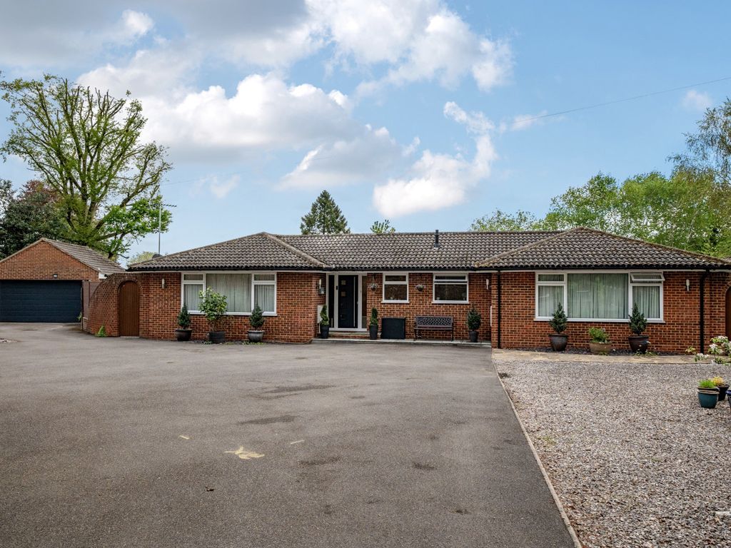 3 bed bungalow for sale in The Ridgeway, Lightwater, Surrey GU18 Zoopla