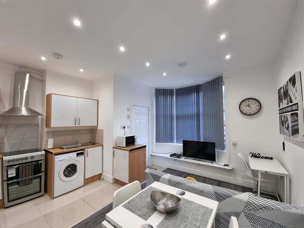 1 bed flat to rent in Belgrave Gate, City Centre, Leicester LE1, £925