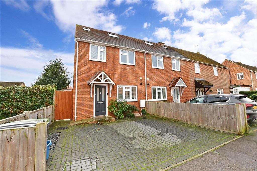 4 bed end terrace house for sale in Millbank Avenue, Ongar, Essex CM5