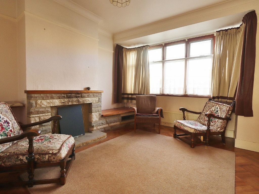 2 bed terraced house for sale in Linley Crescent, Romford RM7, £325,000