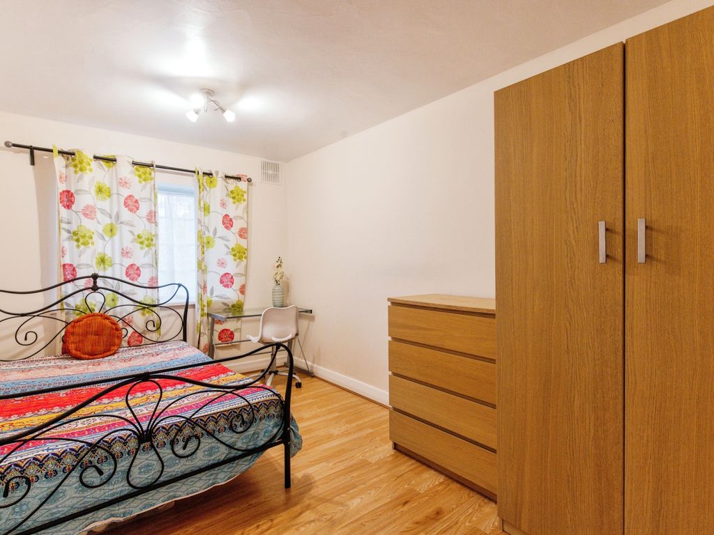 3 bed flat for sale in Beulah Hill, London SE19, £350,000 Zoopla