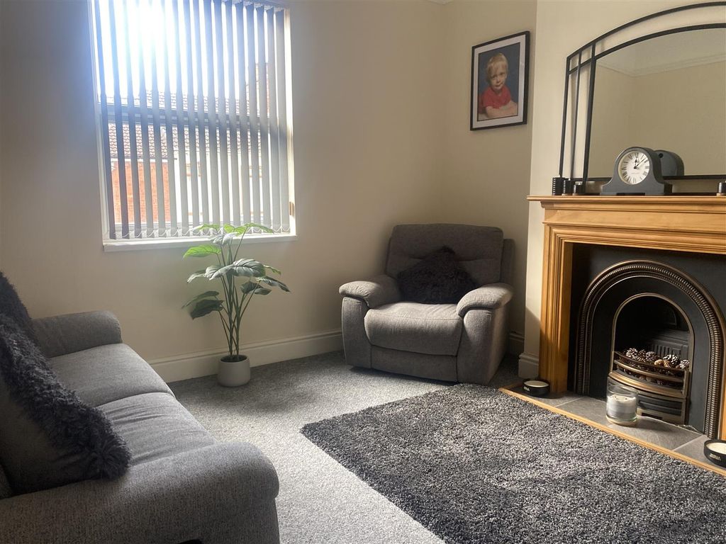 2 bed flat to rent in Jalland Street, Hull HU8 Zoopla