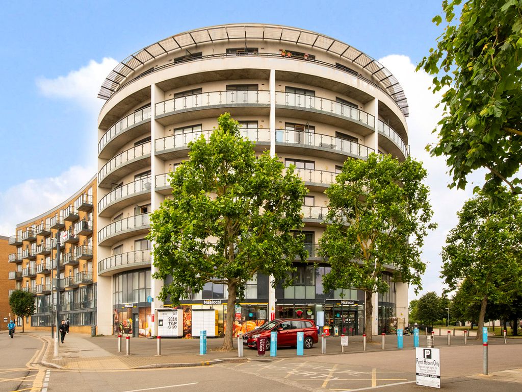1 bed flat for sale in Reed House, 21 Durnsford Road SW19, £270,000