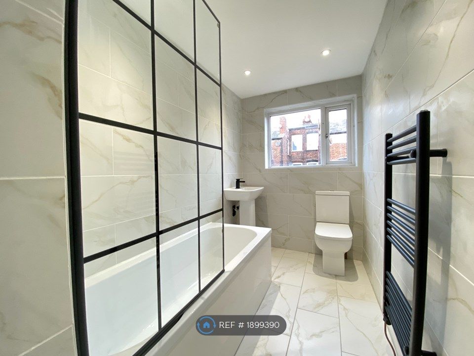 3 bed end terrace house to rent in Burnage Range, Manchester M19, £