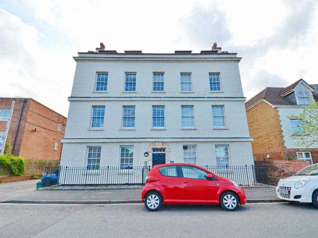 2 bed flat to rent in Woodcroft, Wick Road, Brislington BS4 Zoopla