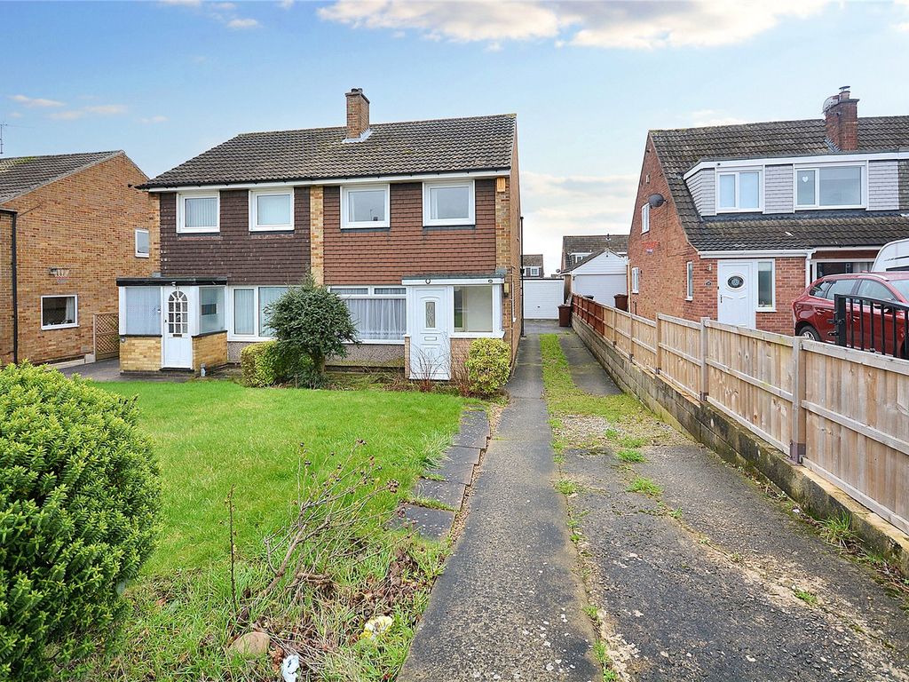 3 bed semidetached house for sale in Holmsley Lane, Woodlesford, Leeds