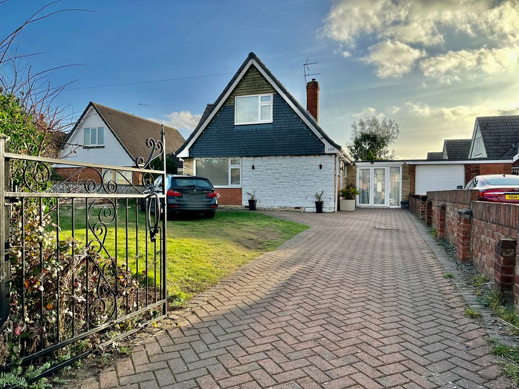 3 bed detached bungalow for sale in Station Road, Hatfield, Doncaster