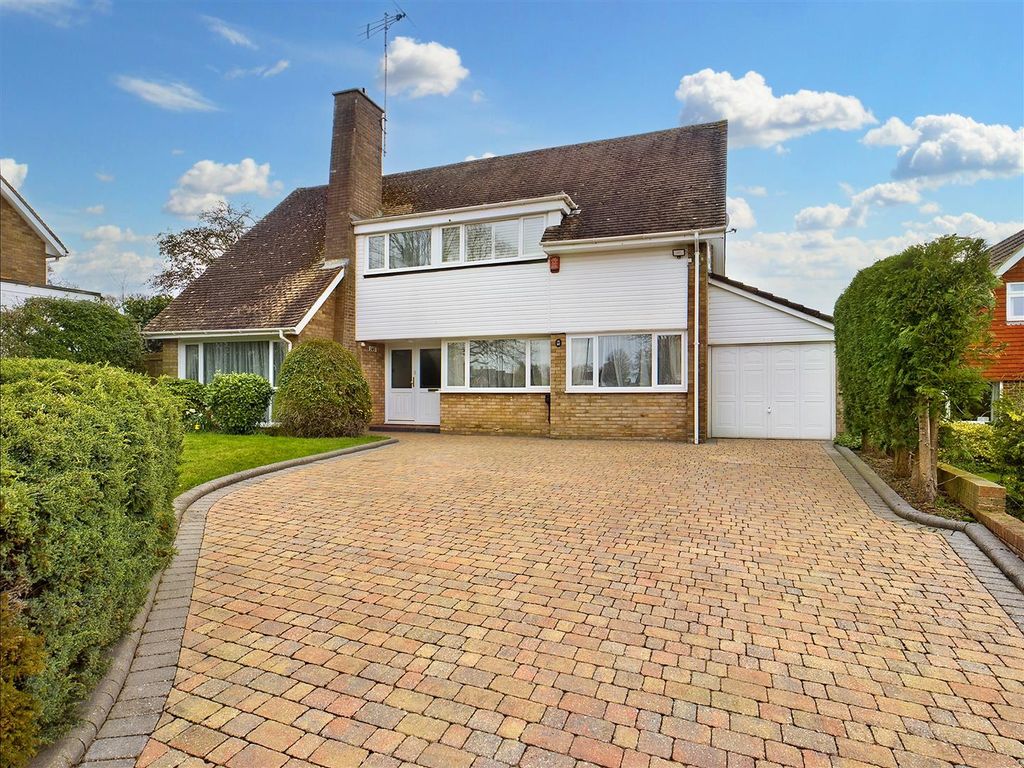 4 bed detached house for sale in Buckswood Drive, Gossops Green
