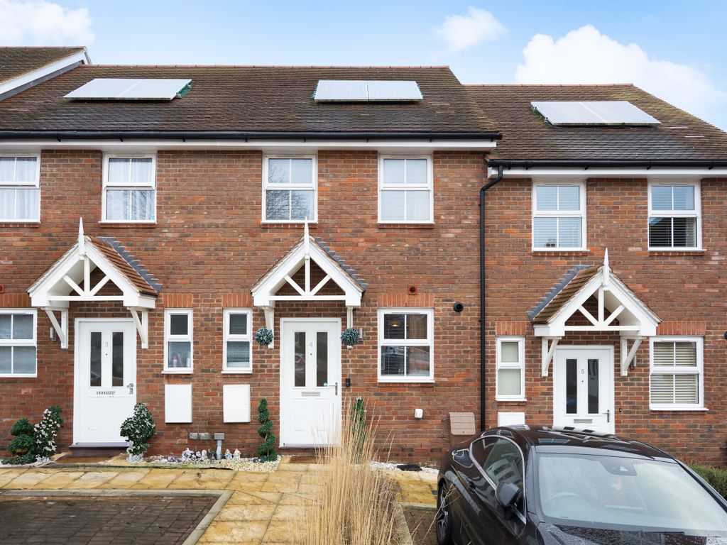 2 bed terraced house for sale in Cannon Close, Aylesbury
