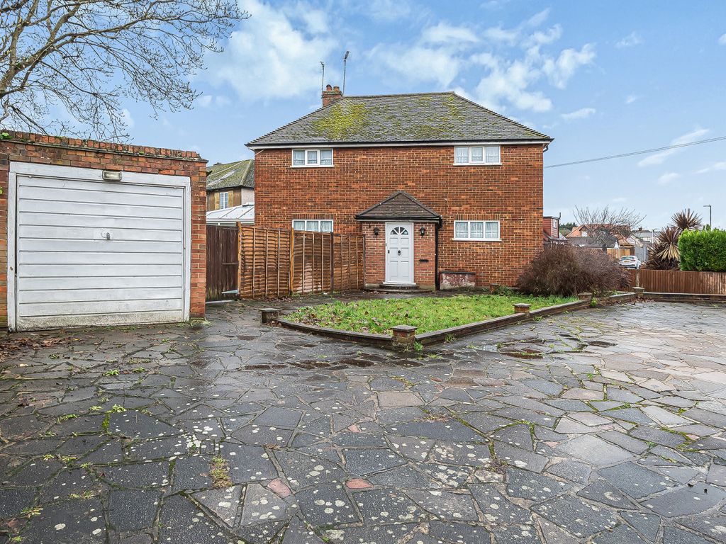 2 bed for sale in The Fairway, Ruislip, Middlesex HA4 Zoopla