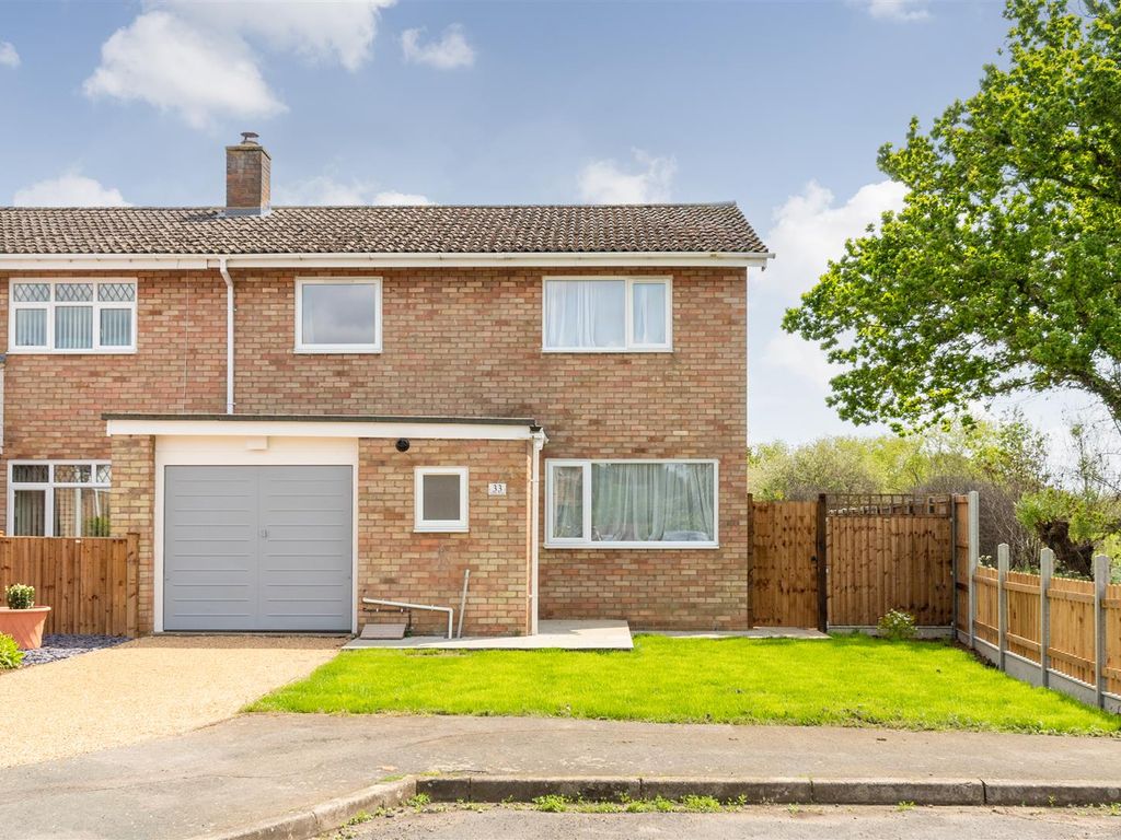 3 bed end terrace house for sale in Green Acres, Gamlingay, Sandy SG19