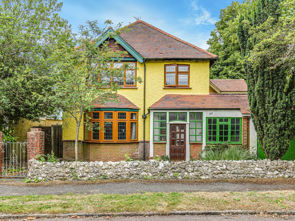 4 bed detached house for sale in Howard Road, Coulsdon CR5, £725,000