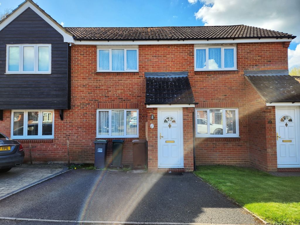 2 bed terraced house to rent in Roman Gardens, Kings Langley