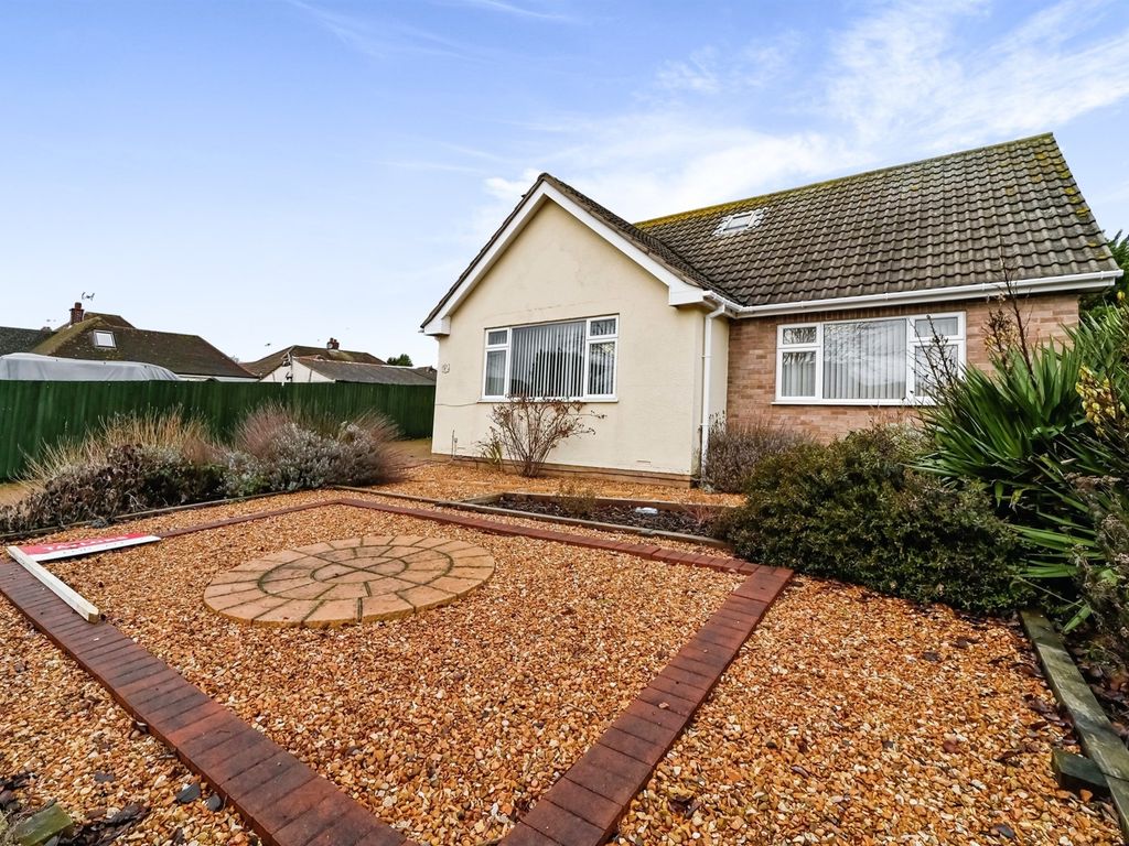 3 bed detached house for sale in Craigmore Avenue, Bletchley, Milton