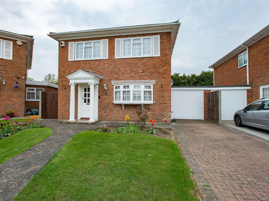 4 bed detached house for sale in Dorado Gardens, Orpington BR6 Zoopla