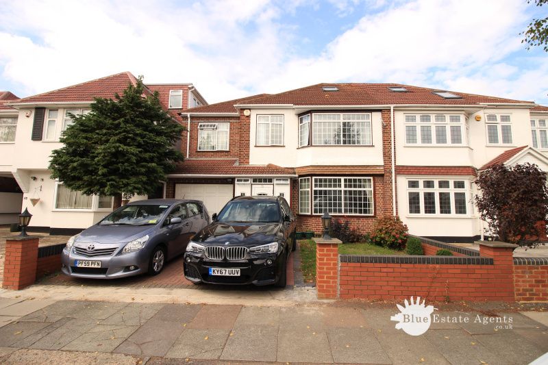 5 bed semidetached house for sale in Shaftesbury Avenue, Southall UB2