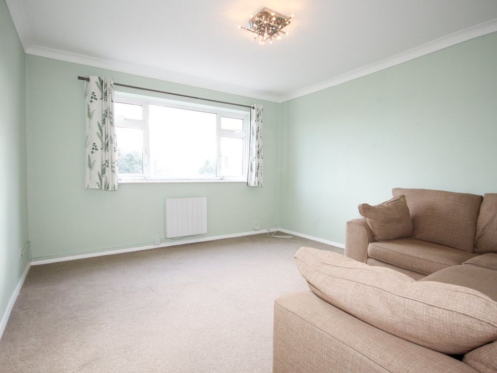 2 bed flat to rent in London Road, Sittingbourne ME10 Zoopla