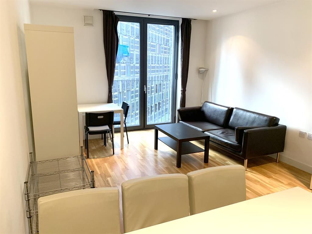 1 bed flat to rent in The Hub, Piccadilly Place, Manchester M1, £900