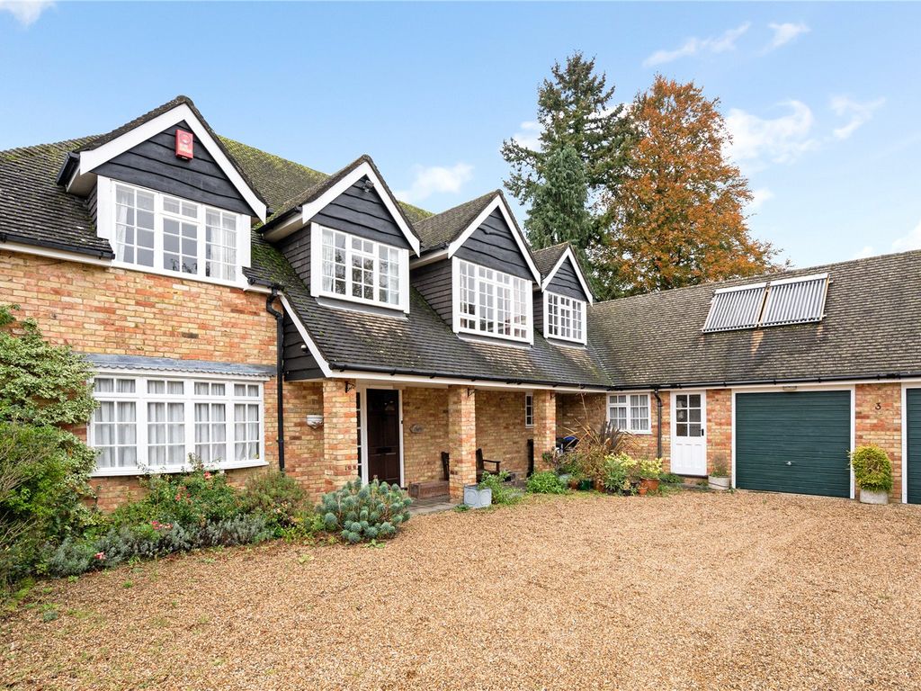 5 bed detached house for sale in Blyton Close, Beaconsfield