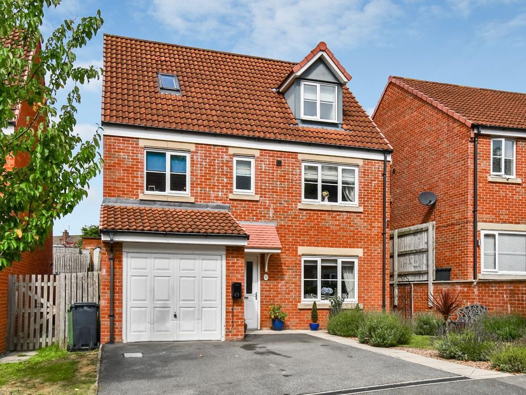 5 bed detached house for sale in Greenlea Close, Yeadon, Leeds LS19 Zoopla