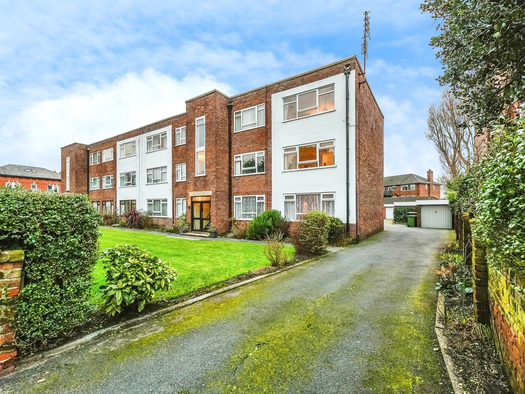 2 bed flat for sale in Blundellsands Road East, Liverpool, Merseyside