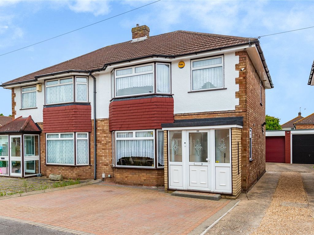 3 bed semidetached house for sale in Hayes Drive, Rainham RM13, £