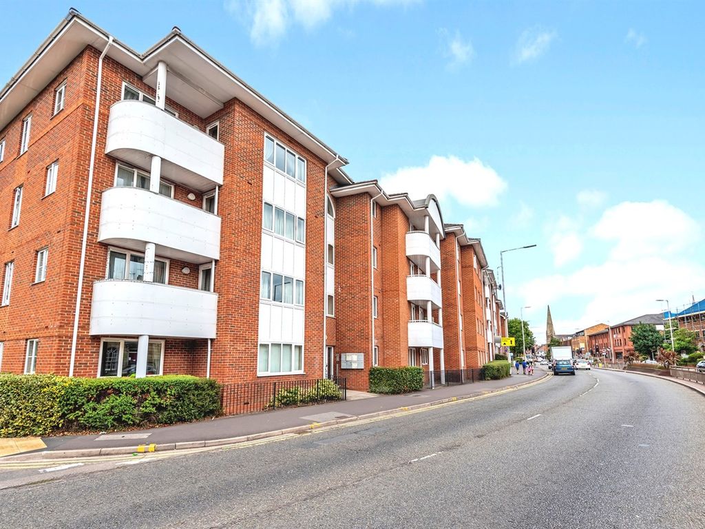 2 bed flat to rent in Kings Oak Court, Reading RG1 Zoopla