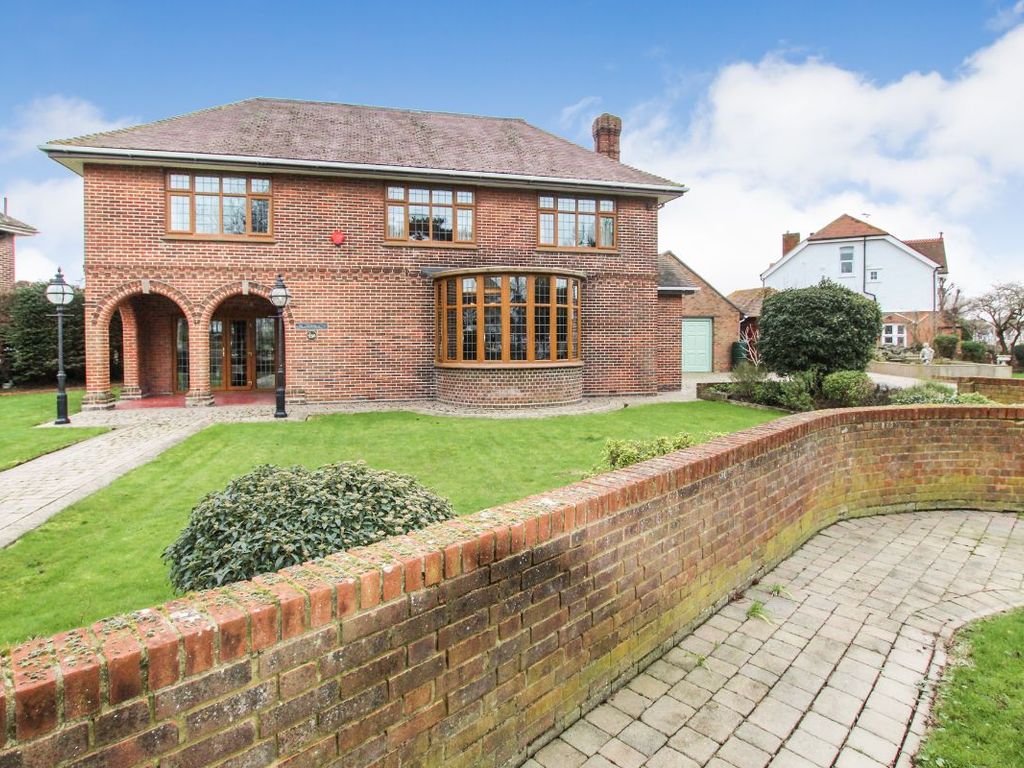 4 bed detached house for sale in Thurston Park, Whitstable CT5, £