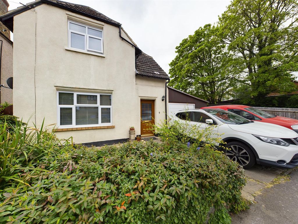 3 bed detached house for sale in Vicarage Road, Strood, Rochester ME2