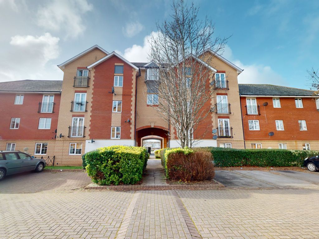2 bed flat to rent in Harrison Way, Cardiff Bay, Cardiff CF11, £900 pcm