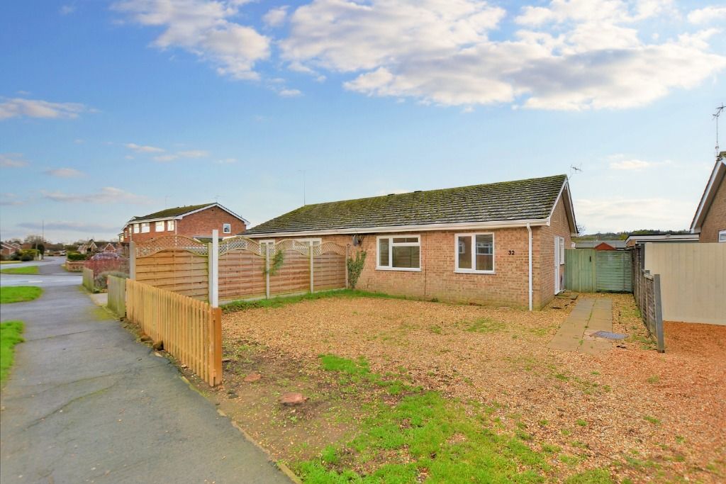 2 bed semidetached bungalow for sale in Goose Green Road,