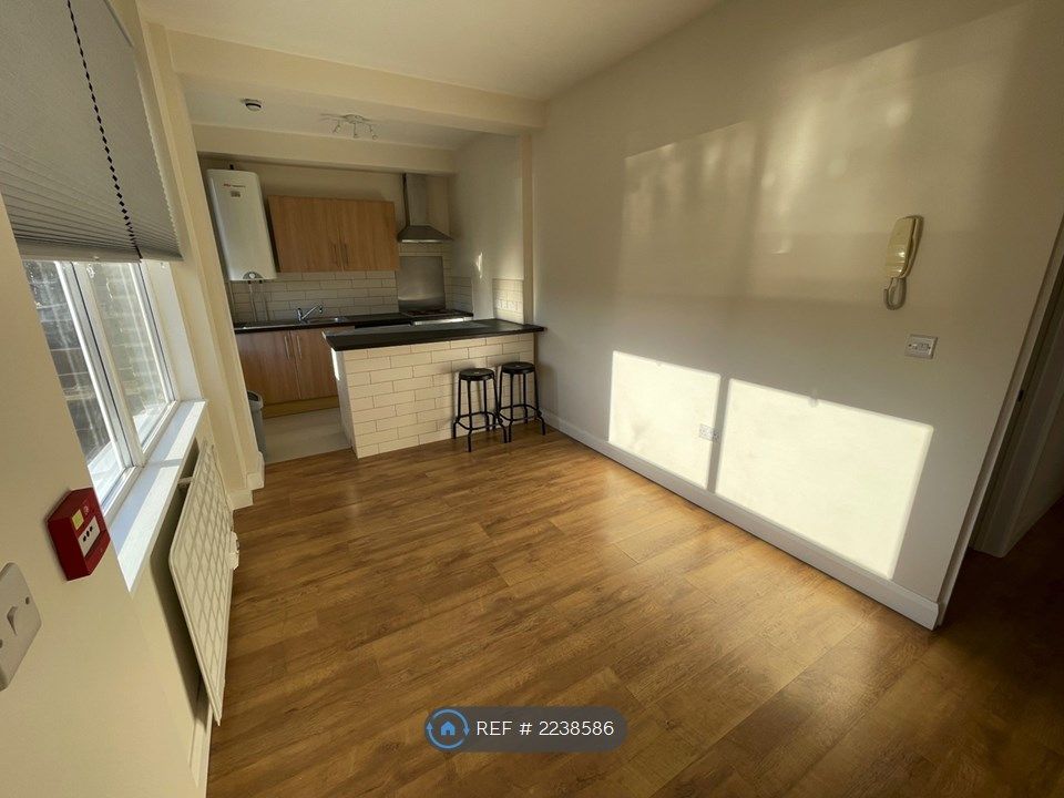 1 bed flat to rent in Alexandra Park Road, London N10, £1,500 pcm Zoopla