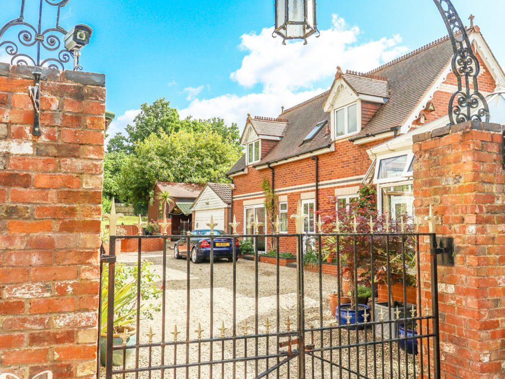 2 bed property to rent in Gloucester Road, Cheltenham GL51 Zoopla