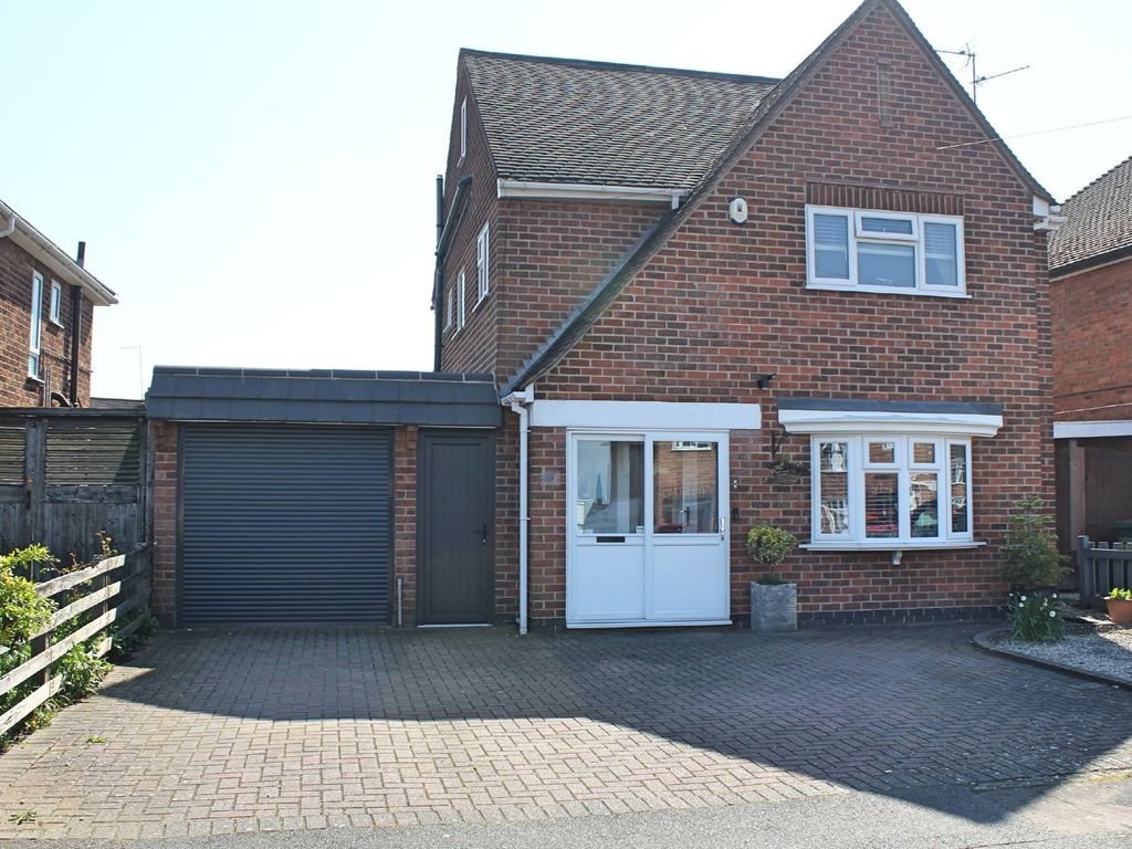 5 bed detached house for sale in Carlton Drive, Wigston, Leicester LE18